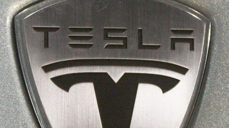 Владельцам Tesla ограничат доступ к видеоиграм во время движения