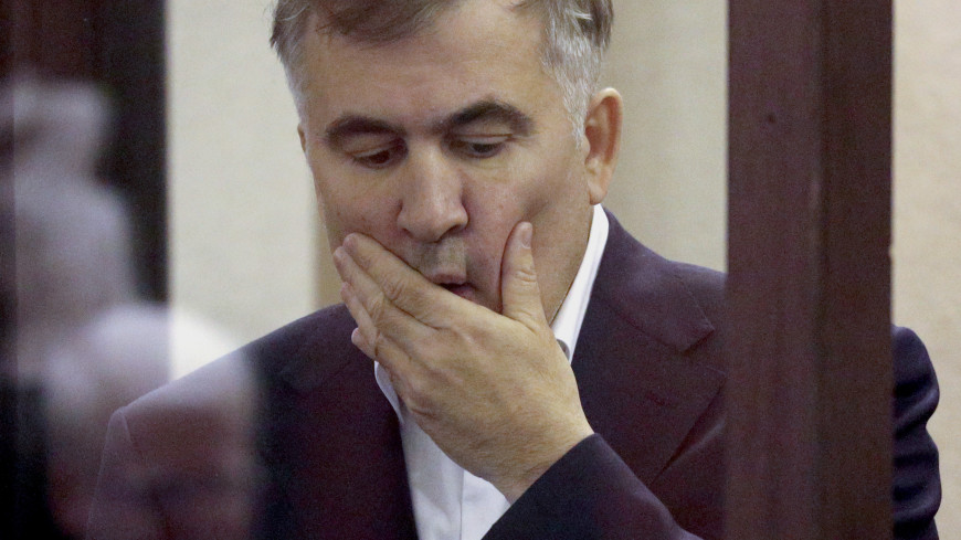 Картины грудью и массаж покусыванием: суд разбирается в расходах Саакашвили