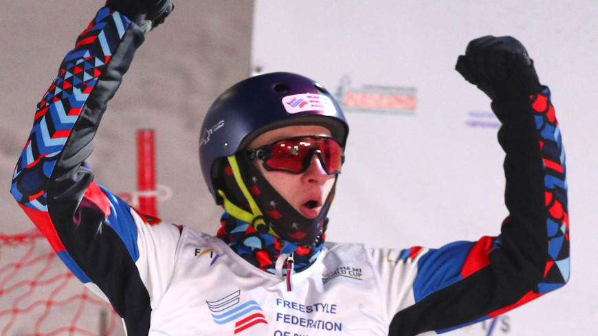 Максим Буров победил на этапе Кубка мира по фристайлу