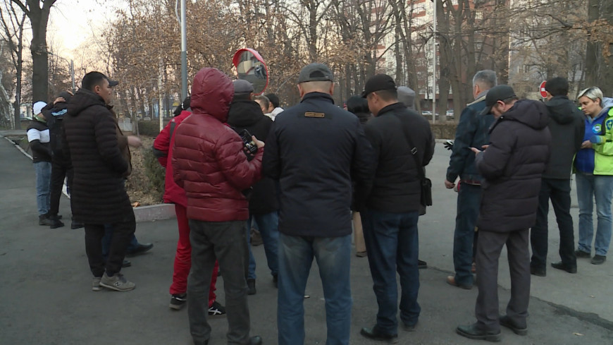 «Они требовали, чтобы я признал итоги выборов»: в Бишкеке напали на лидера партии «Атамекен»