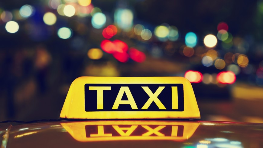 Названы правила, которые часто нарушают водители такси в Москве