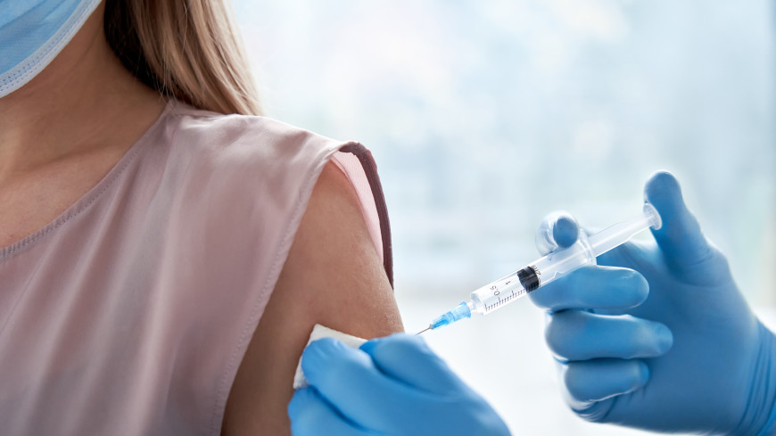 В США ввели обязательную вакцинацию от COVID-19 для важных иностранных рабочих