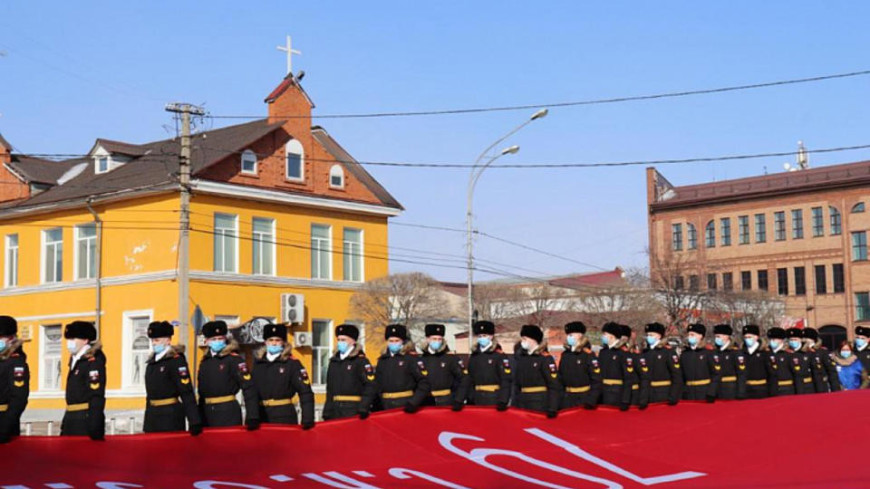 Знамя Победы площадью 200 квадратных метров развернули в Уссурийске