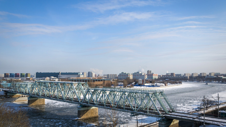 Зима в городе (снег, сугроб, холод, мороз, мост, река, набережная, лед)