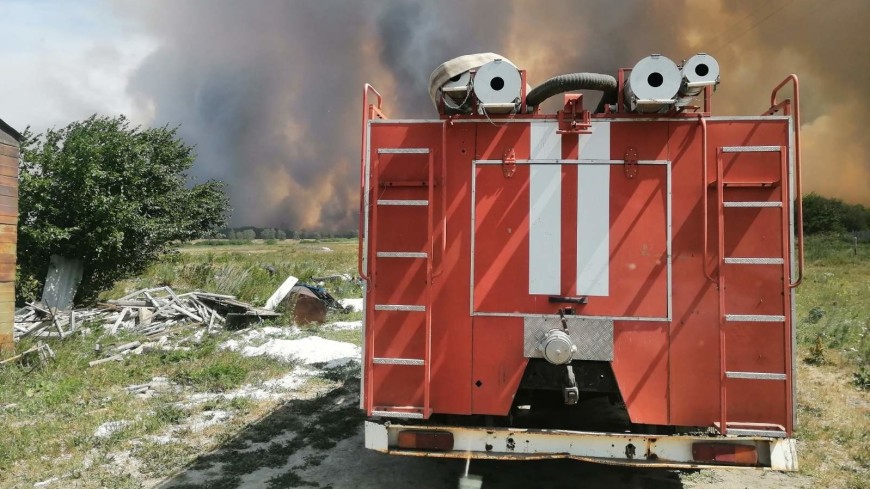 Спасатели пустили встречный пал против природного пожара в Челябинской области