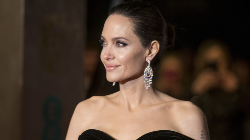 Анджелина Джоли провела вечер с первым мужем