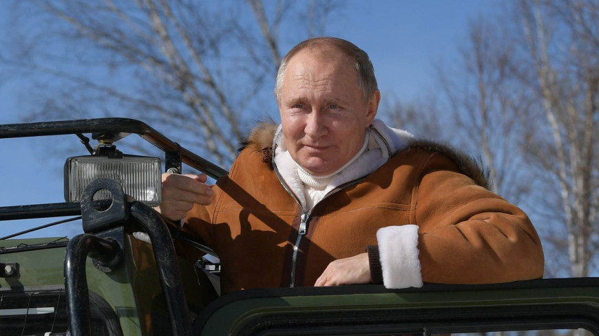 Песков: Путин брал ядерный чемоданчик на отдых в тайгу