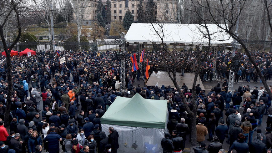 Митинги в армении 2024. Митинг в Армении 2024. Сторонники Пашиняна. Пашинян митинг. Протесты в Армении 2024 фото.