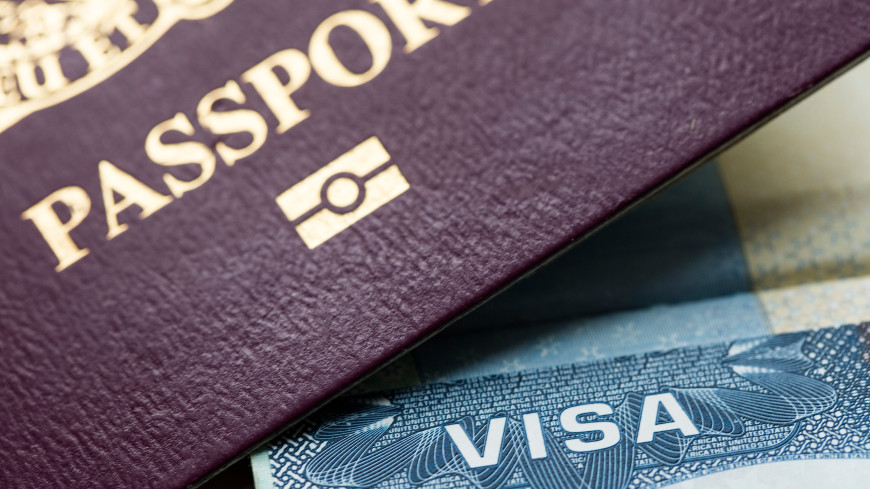 Обзор зарубежных СМИ: «ковидные» паспорта в ЕС и День Святого Патрика в онлайн-формате