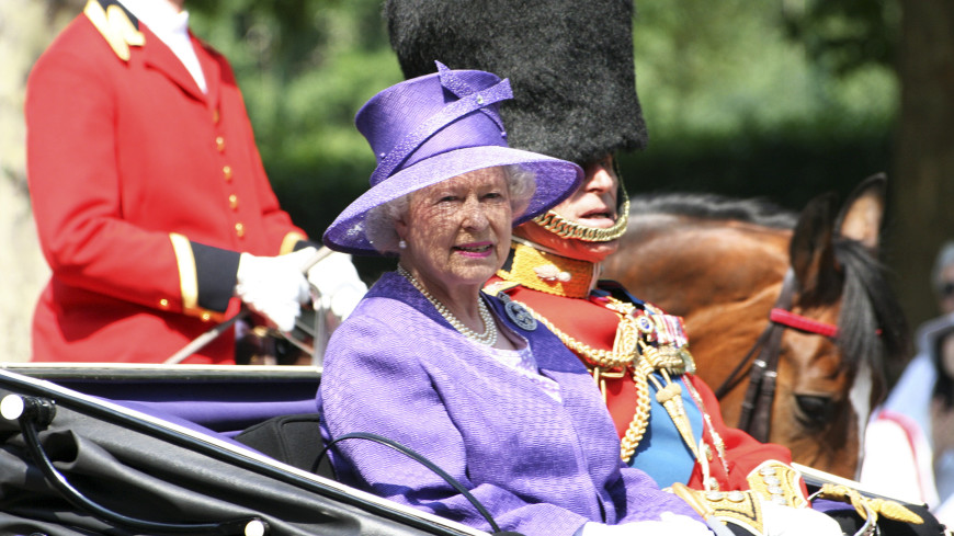СМИ: Елизавета II хочет обсудить с принцем Гарри последствия скандального интервью