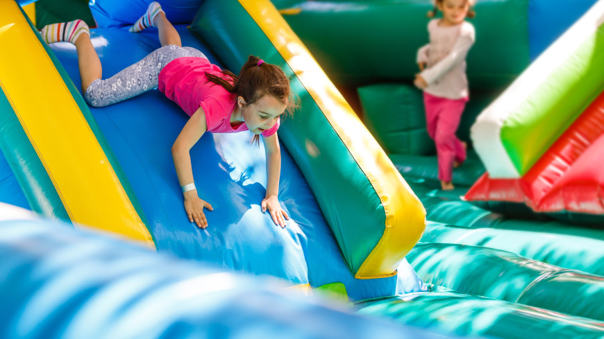 После развлечений. Happy Hop Play Miimo. Group of excited children jumping in Inflatable bouncy Castle.. Happy Hop Play Miimo Lust.