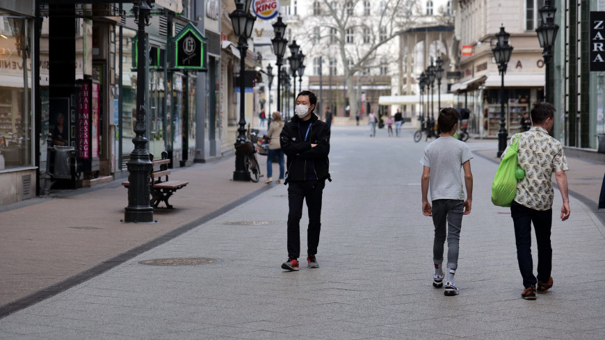 В Венгрии отменили ношение масок и комендантский час