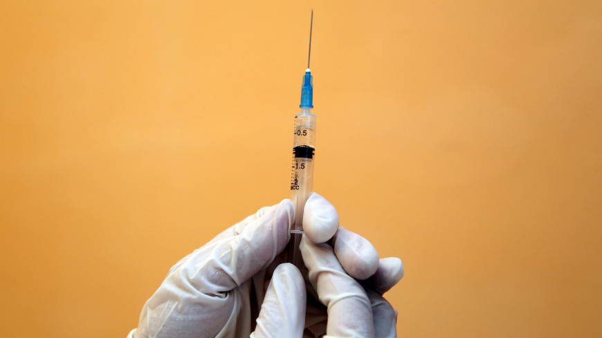 Более половины участников исследования COVID-вакцины для подростков получили первый компонент