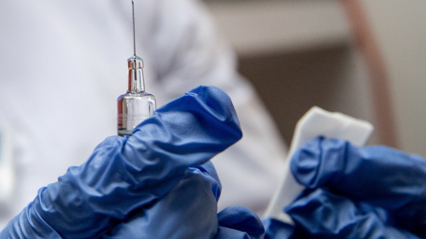 Глава Moderna: Действующие вакцины будут менее эффективны в борьбе с «омикроном»
