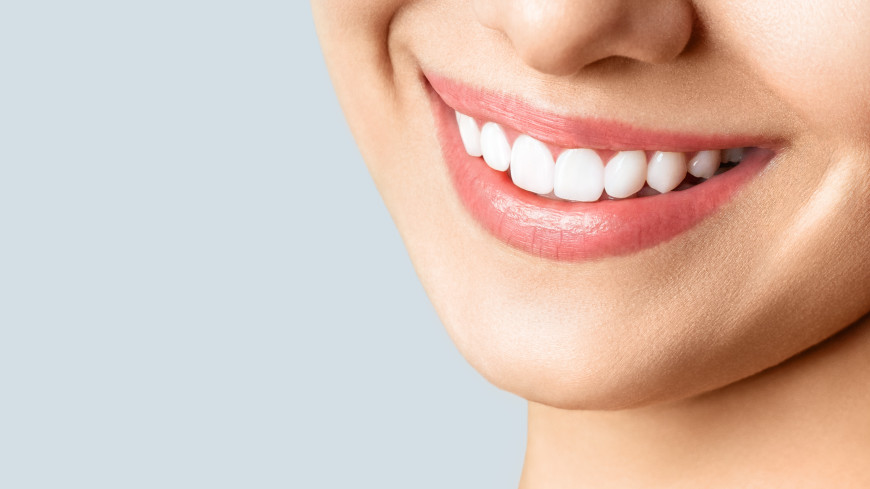 Стоматолог рассказал, что влияет на цвет зубов