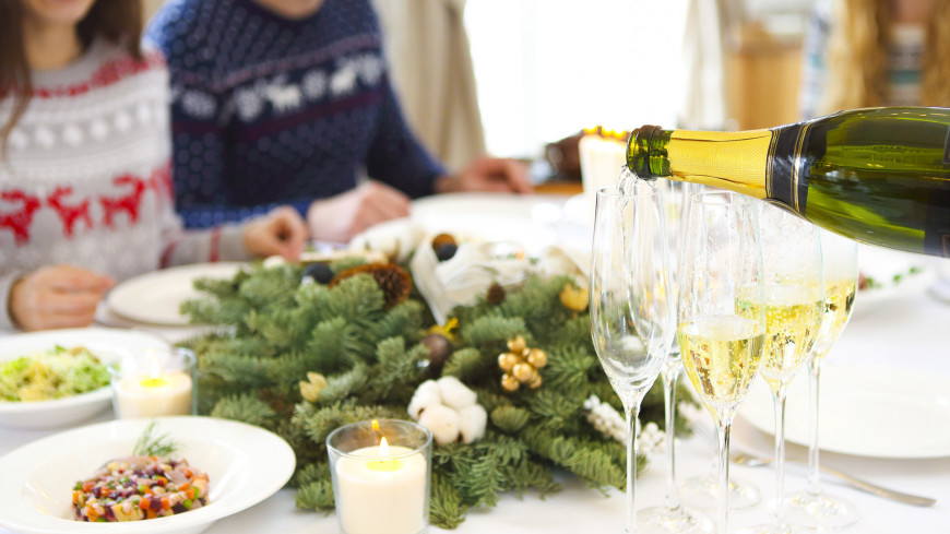 стол, застолье, новый год, рождество, праздник, сервировка, интерьер, дом, домашнее, ужин, праздничный ужин, щампанское, алкоголь, выпивка, вино, игристое вино, вечеринка, ресторан, 