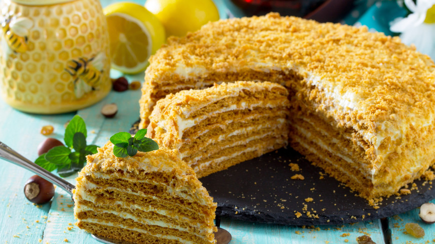 Нежный «Медовик»: рецепт вкусного торта на праздники и каждый день