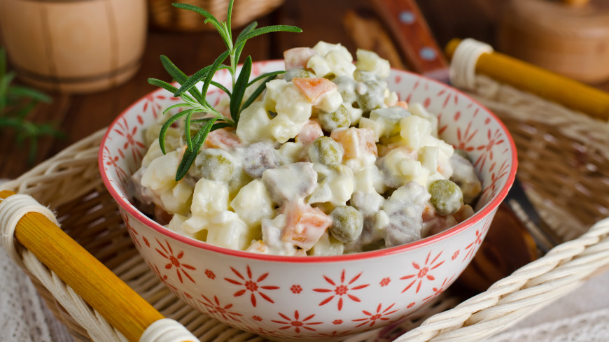 Секреты «Оливье»: повара дали советы по приготовлению вкусного салата