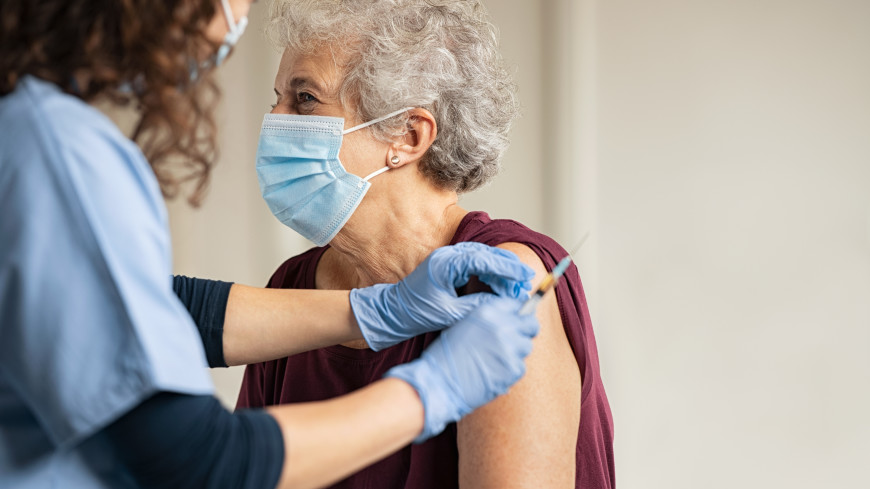 В Чувашии вводят обязательную вакцинацию от COVID-19 для пожилых