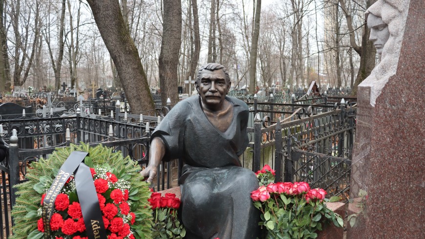 На Ваганьковском кладбище открыли памятник народному артисту СССР Джигарханяну