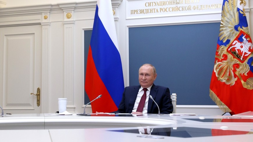 Путин пригласил иностранных инвесторов посетить ПМЭФ-2022