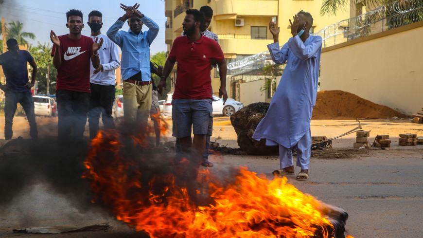 Как минимум 12 человек ранены при столкновениях протестующих с силовиками в Судане