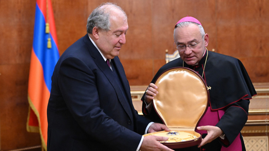 Папа римский наградил президента Армении высшей степенью Папского ордена Пия IX