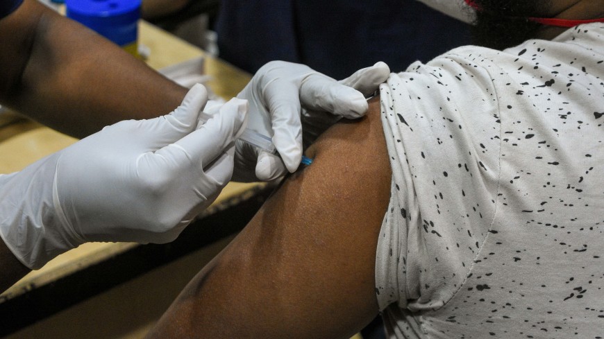Более миллиарда индийцев привились одной дозой вакцины от COVID-19
