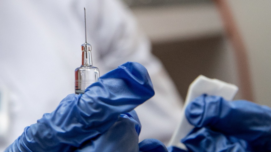Глава Moderna: Действующие вакцины будут менее эффективны в борьбе с «омикроном»