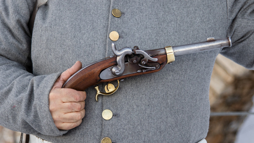 В Астрахани нашли старинные револьверы начала ХХ века