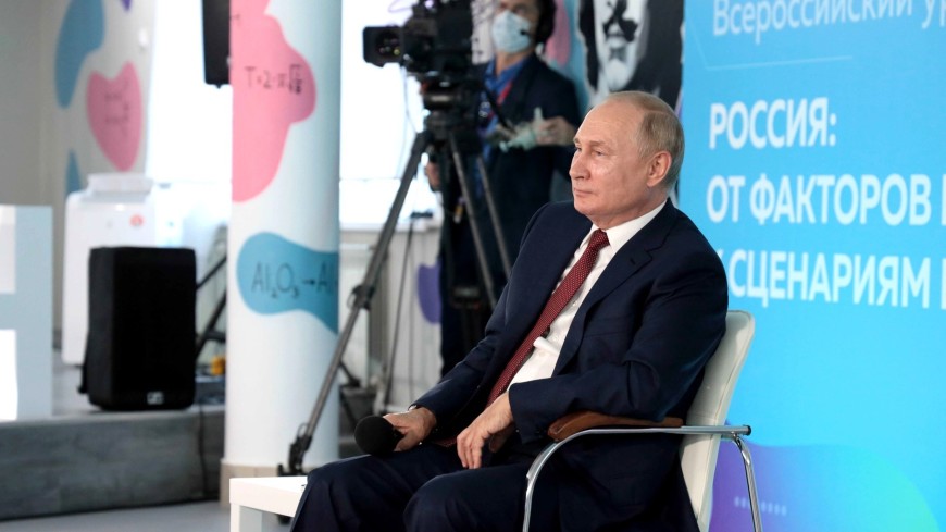 Путин о школьнике, который его поправил: будущее России в надежных руках