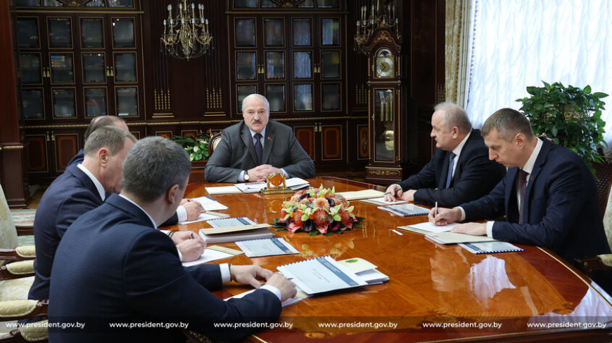 Лукашенко поручил правительству обеспечить устойчивую работу экономики
