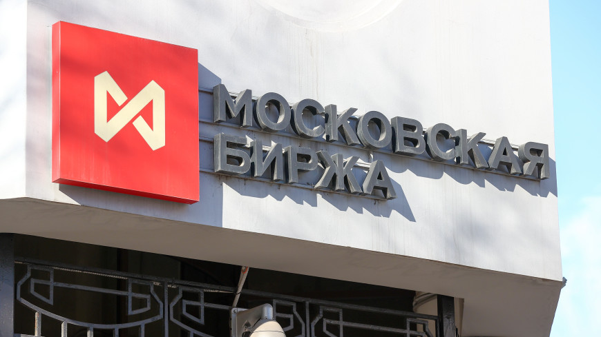 Курс доллара на Мосбирже опустился ниже 72 рублей впервые с ноября 2021-го