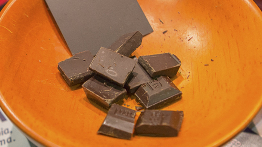 Диетологи объяснили пользу темного шоколада