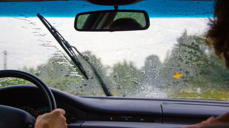 Автоэксперт рассказал об особенностях вождения во время дождя
