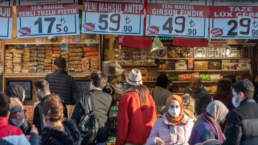 В Турции инфляция выросла за год более чем на 60% и установила рекорд