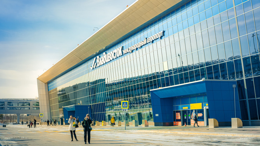 В аэропорту Владивостока обрушился потолок