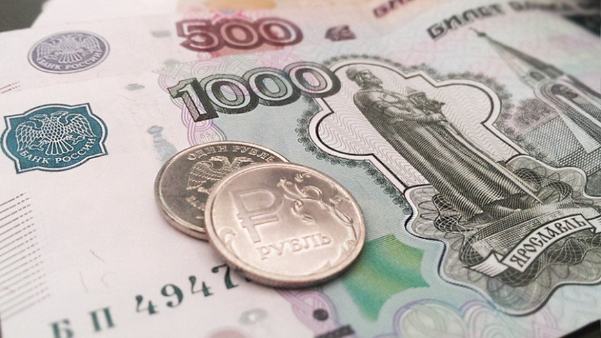 Рубль укрепляется к доллару и евро на открытии торгов
