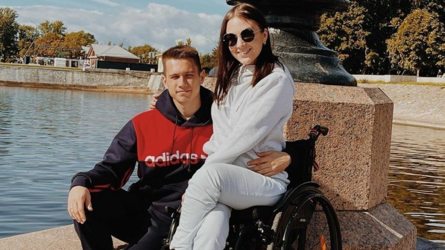 «Не могла поверить, что между нами может быть что-то большее»: истории любви людей с инвалидностью