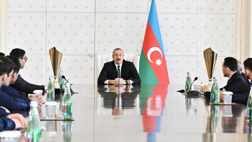 Президент Азербайджана встретился с членами сборной по борьбе