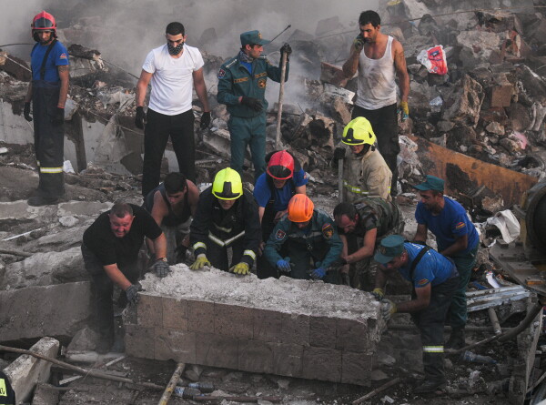 Более 20 человек остаются в больницах после взрыва на рынке Еревана