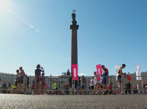 Полумарафон в Петербурге собрал почти 10 тысяч участников