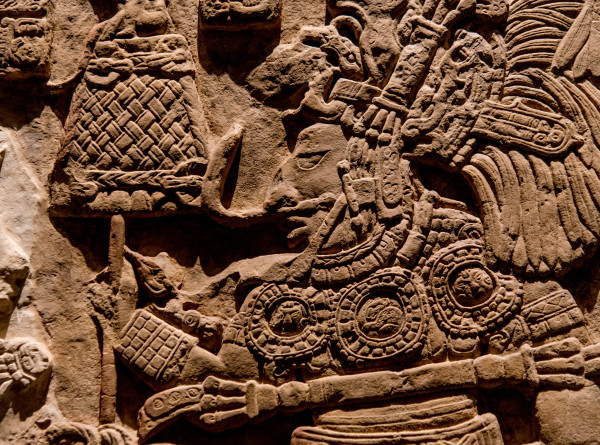 Древние майя изготавливали мячи для игр из праха собственных правителей