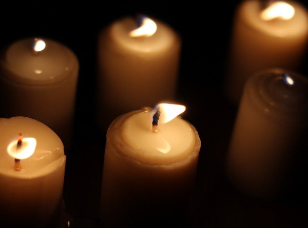 Швейцарцев призвали запастись свечами и дровами для зимы