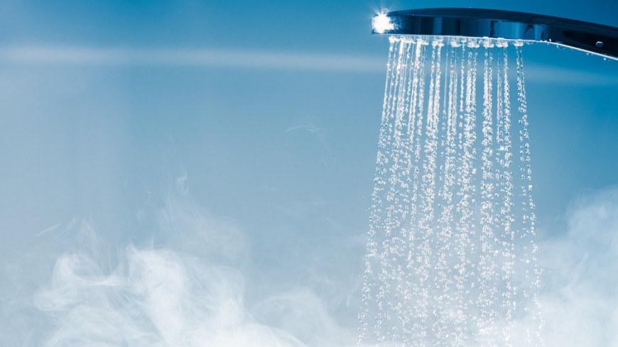 Британцев призвали принимать душ на минуту меньше, чтобы избежать дефицита воды