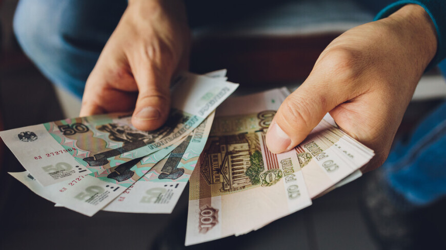 Опрос: Треть россиян согласны на уменьшение зарплаты ради дополнительных выходных