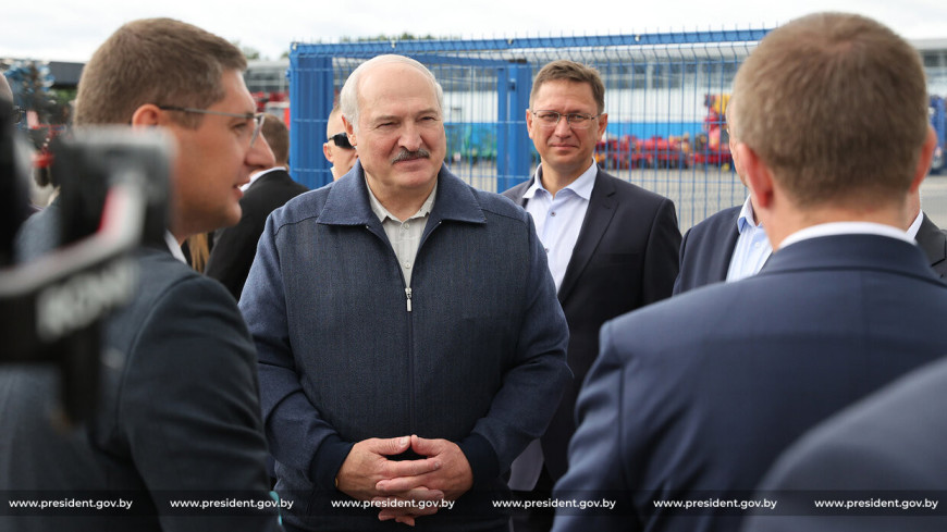 Лукашенко посетил сельхозпредприятие в Минской области