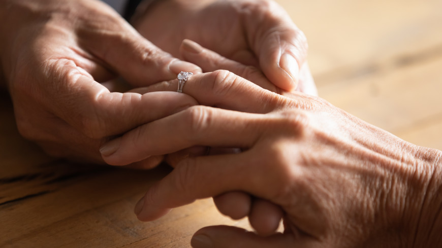 Постояльцы дома престарелых в Британии влюбились друг в друга и поженились