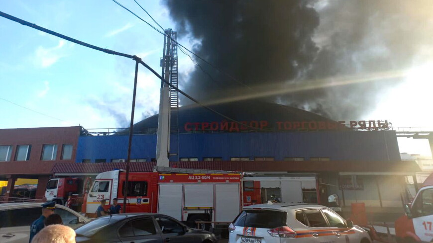 Один человек погиб в результате пожара на складе в Москве