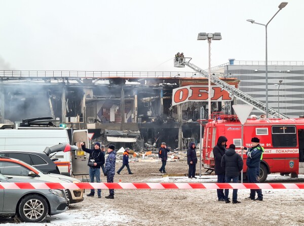 Тушение пожара в ТЦ в Химках осложняли взрывы в магазине стройматериалов